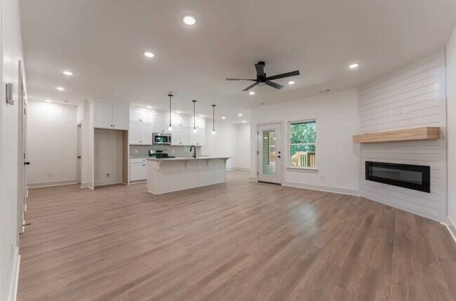 Foto del edificio - New 4 bedroom in Bella Vista.