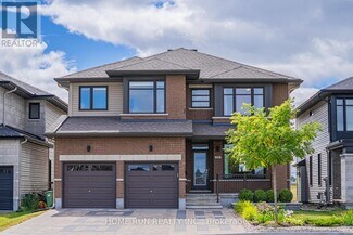 Building Photo - 609 Triangle St