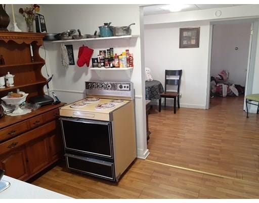 Building Photo - 16 Maple St