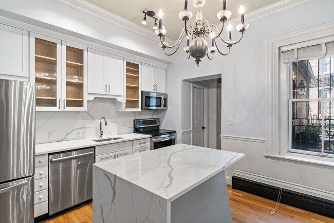 Building Photo - 587 Tremont St