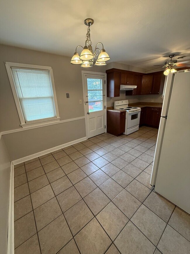 Foto del edificio - 5111-5113 Allen Drive
