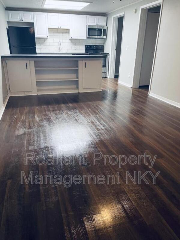 Building Photo - 704 Amhurst Dr