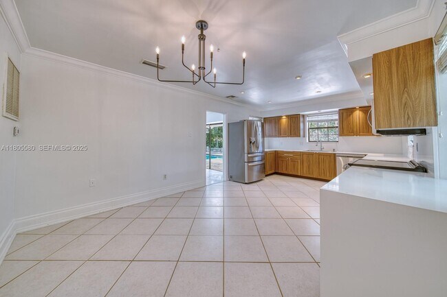 Building Photo - 1442 Coruna Ave