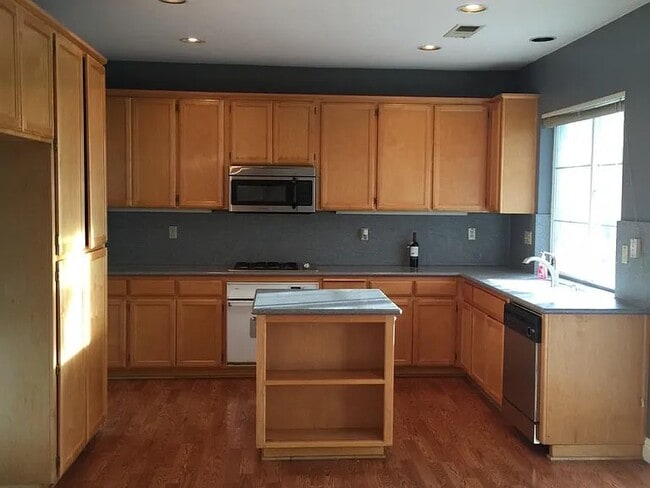 Building Photo - 2606 Torrey Ct