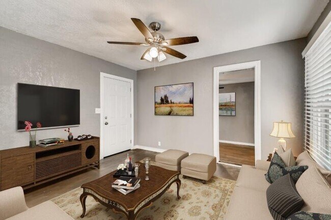 Building Photo - 4208 Valentine St