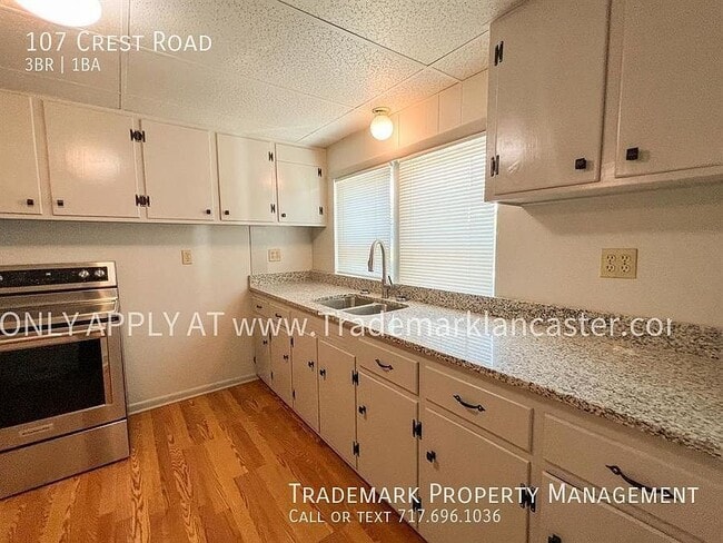 Foto del edificio - 107 Crest Rd