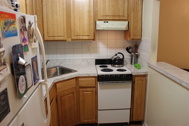 Building Photo - 329 Monroe St