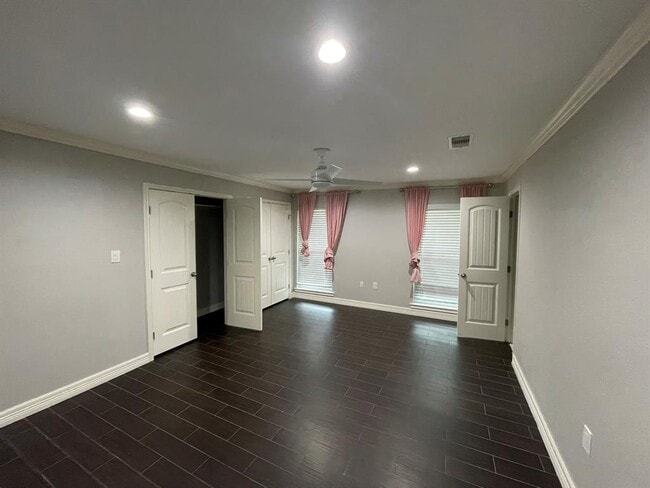 Building Photo - 4955 Braesheather Dr