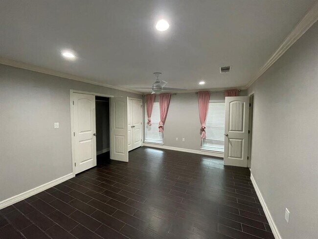 Foto del edificio - 4955 Braesheather Dr