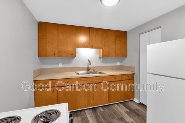 Foto del edificio - 5451 Creekside Ct