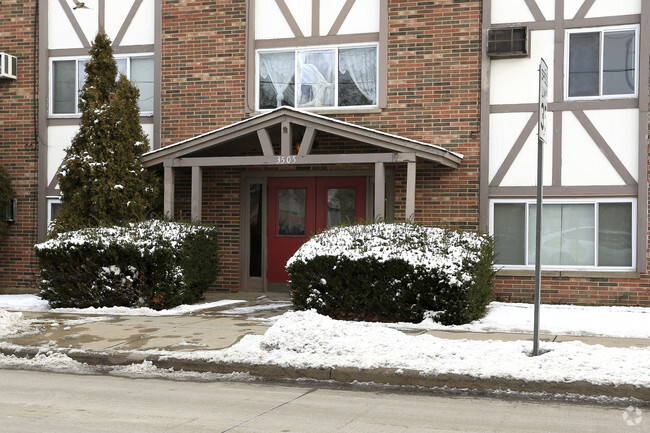Building Photo - 3511 W 105th St