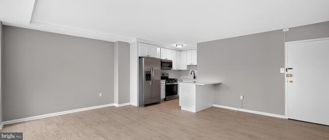 Building Photo - 922 24th St NW