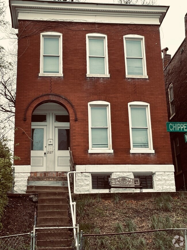 Building Photo - 2127 Chippewa St