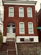 Building Photo - 2127 Chippewa St