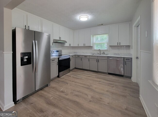 Foto del edificio - 611 Leigh Ct