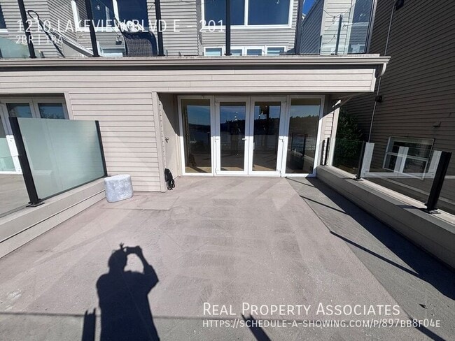 Foto del edificio - 1210 LAKEVIEW Blvd E