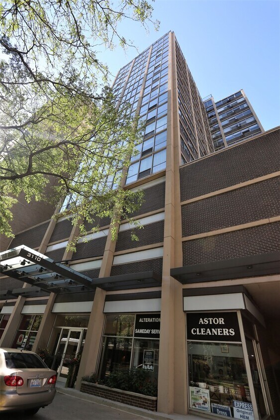 Foto principal - 3110 N Sheridan Rd