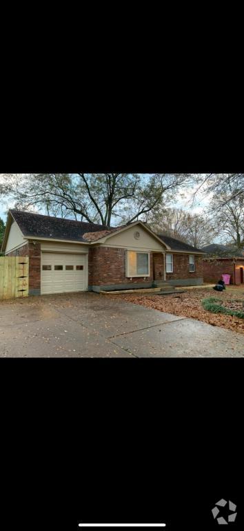 Building Photo - 8590 Southaven Cir W