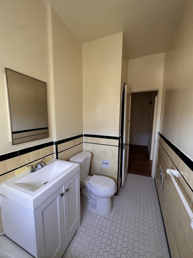 Bathroom Overview - 501 N Spaulding Ave