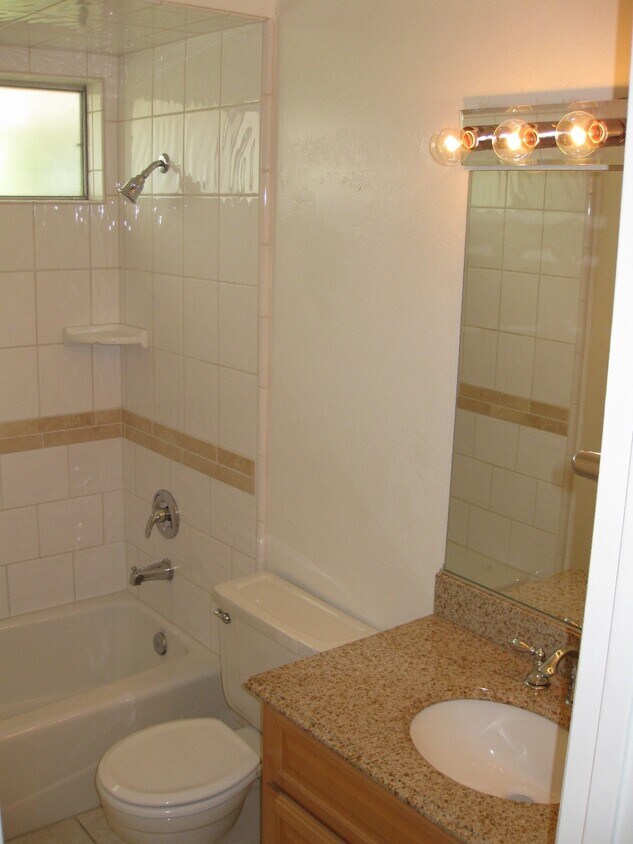 Building Photo - 7241 La Mancha Cir