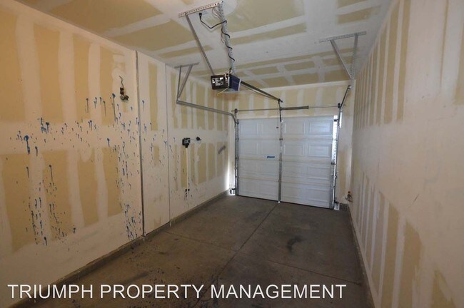 Foto del edificio - 6670 Tulip Falls Dr