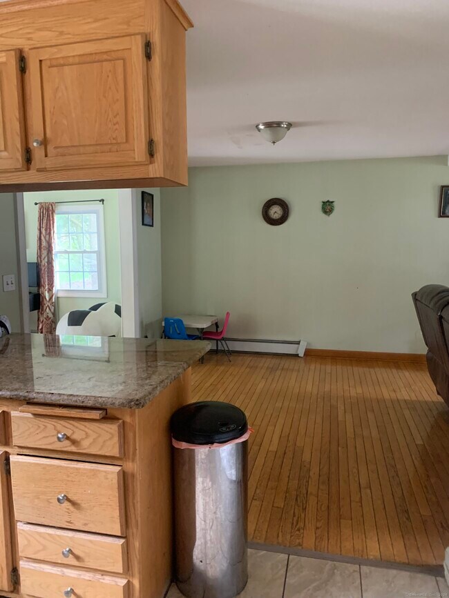 Foto del edificio - 12 Drake Ct