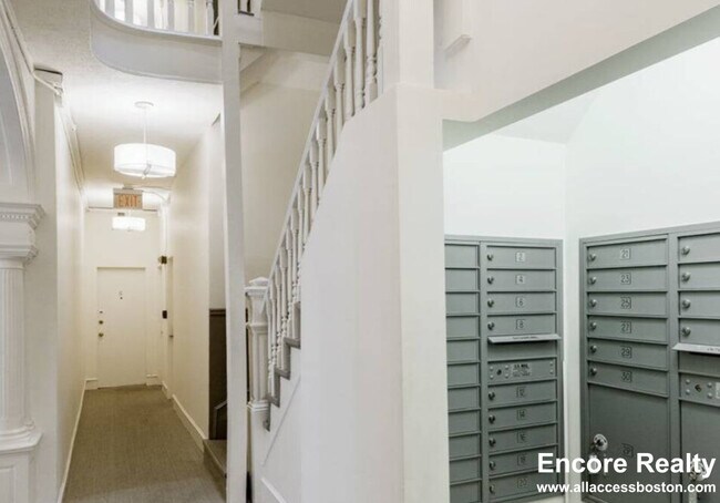 Building Photo - 49 Burbank St