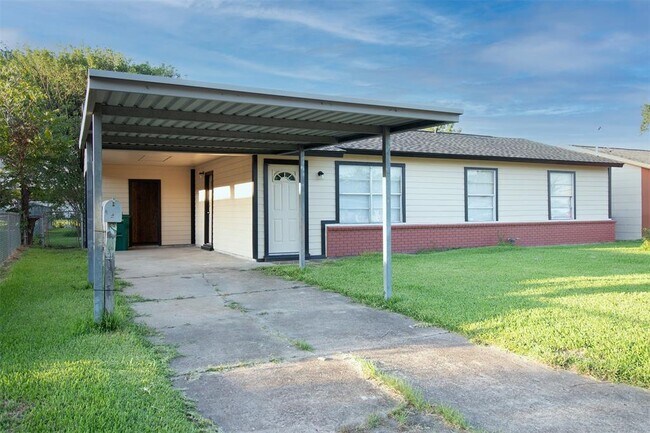 Building Photo - 3001 Rose St