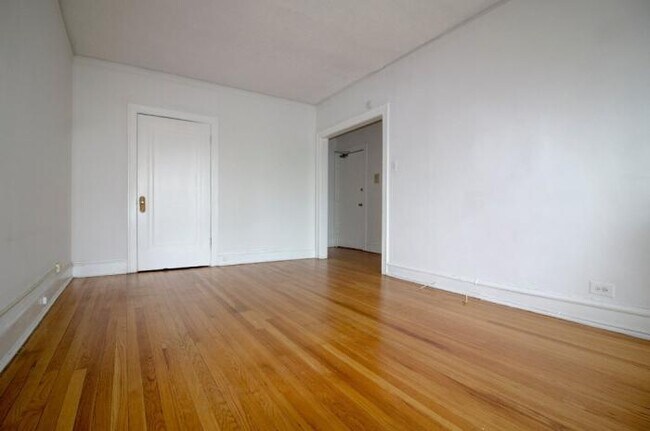 Building Photo - 2 bedroom in Evanston IL 60202