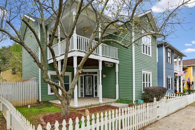 Photo - 439 Grant St SE House