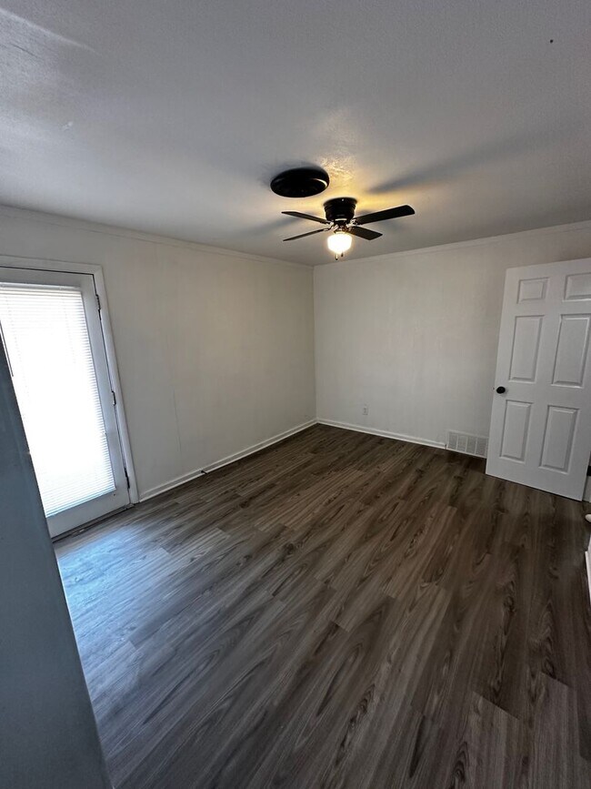 Building Photo - 215 McElroy Ave