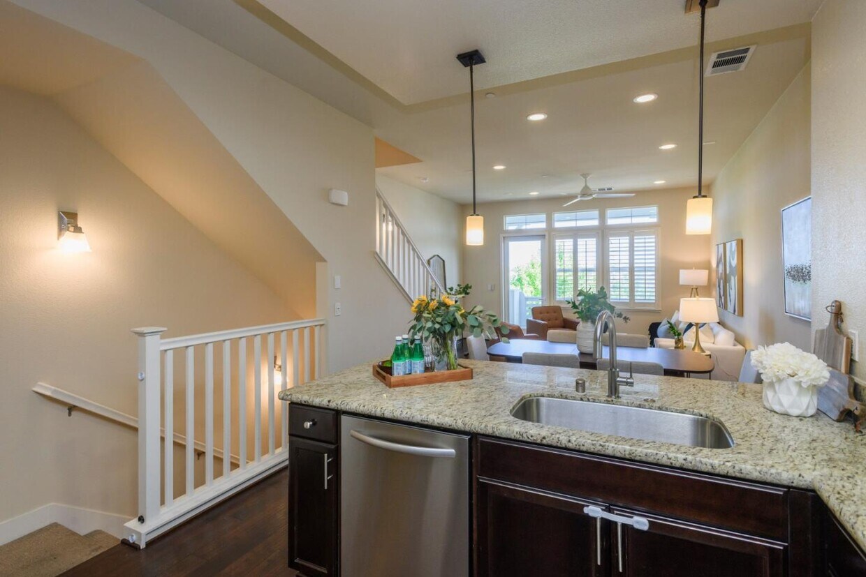 Foto principal - 2876 Saratoga Dr