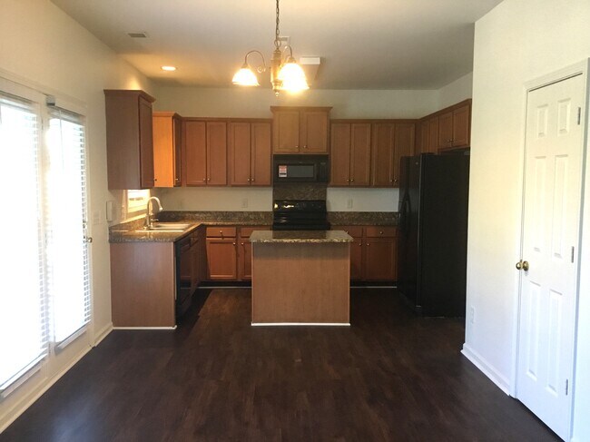 Foto del edificio - 4544 Fairport Ct