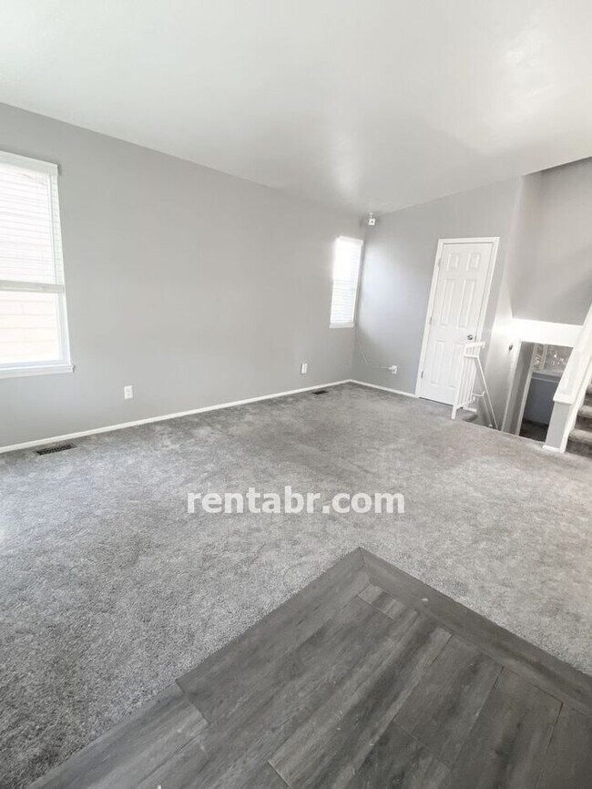 Building Photo - Updated Home in Summer Valley Neighborhood...