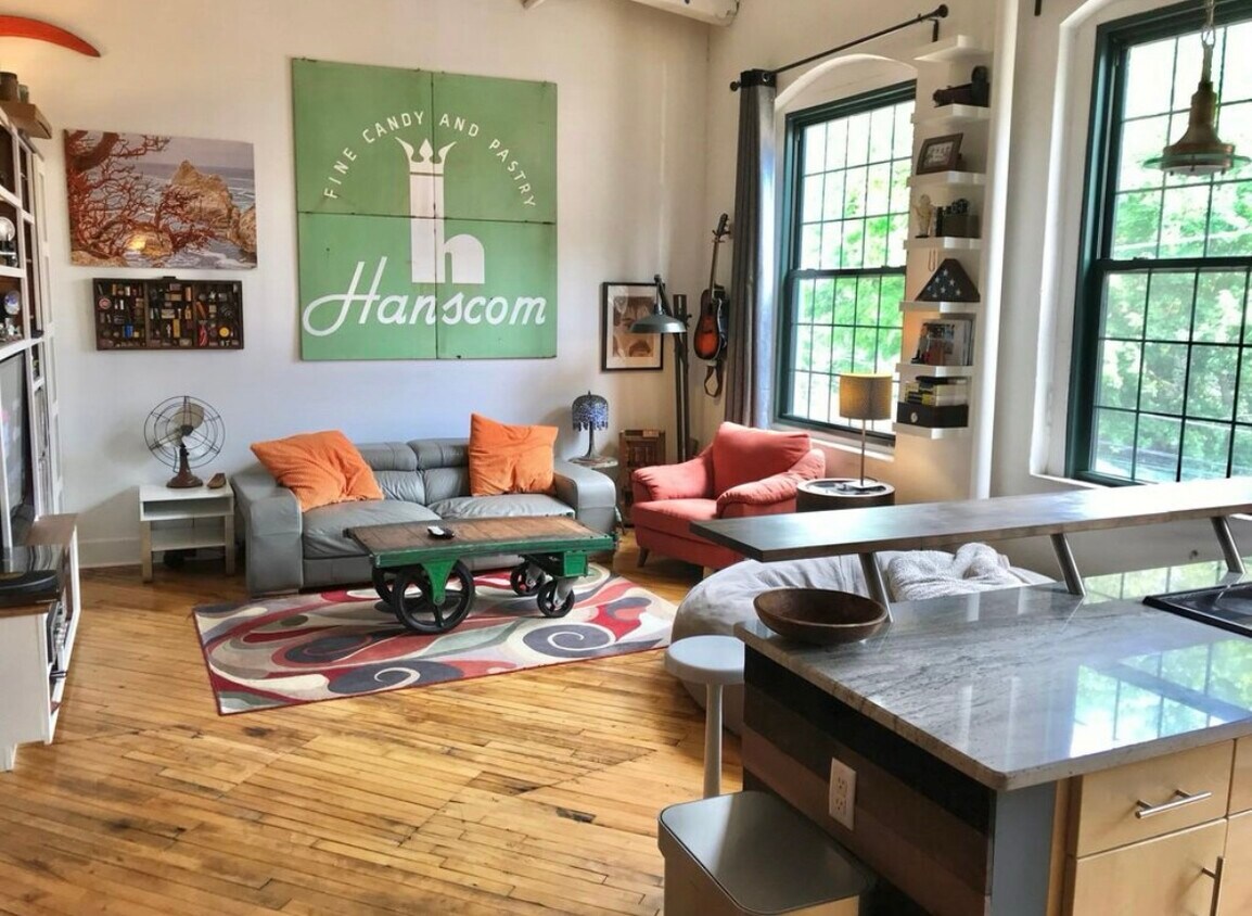 Primary Photo - 200 Lincoln Ave