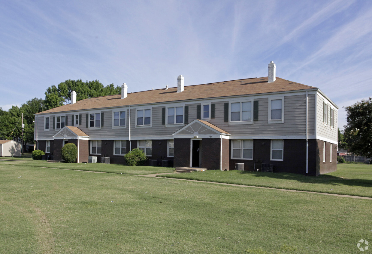 Primary Photo - Pendleton Place Apartments