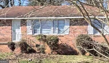 Building Photo - 4469 Meadow Dr