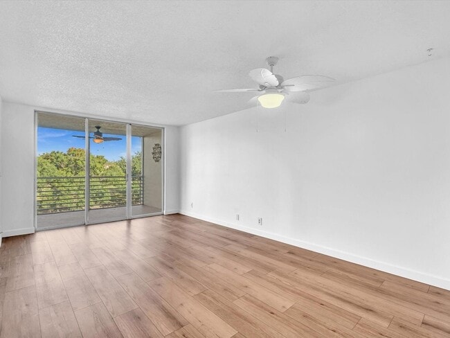 Foto del edificio - 9470 Poinciana Pl