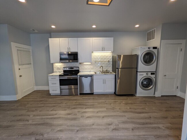 Foto del edificio - 4227 Botanical Ave