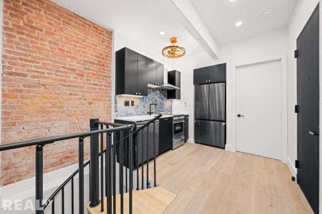 Foto principal - 4 bedroom in BROOKLYN NY 11221