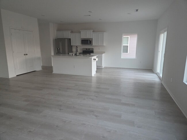 Building Photo - 8300 Fitzgerald Ln