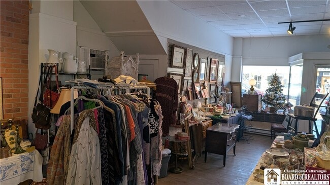 Building Photo - 44 E Main St