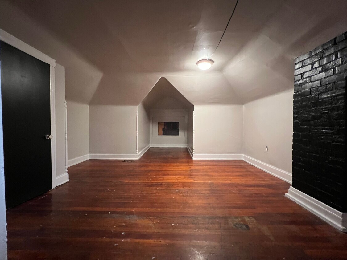 Primary Photo - 1549 Jackson St