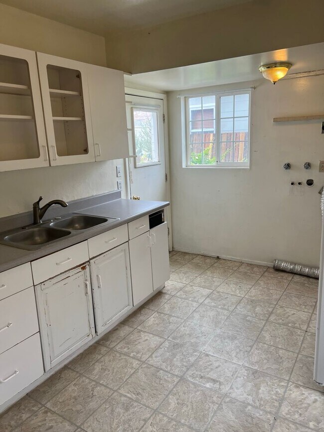 Foto del edificio - HARDWOOD FLOOR - CLOSE TO VA - MIDTOWN - Y...