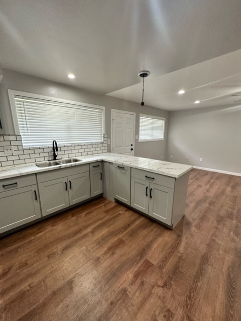 Kitchen & Dinning room - Vermonter Apartments South