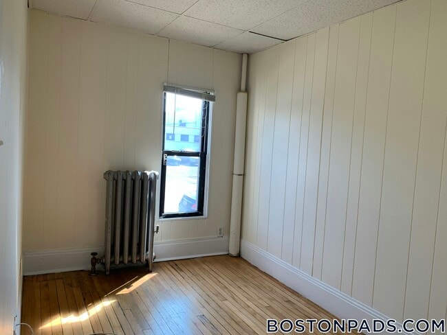 Building Photo - 437 Cambridge St