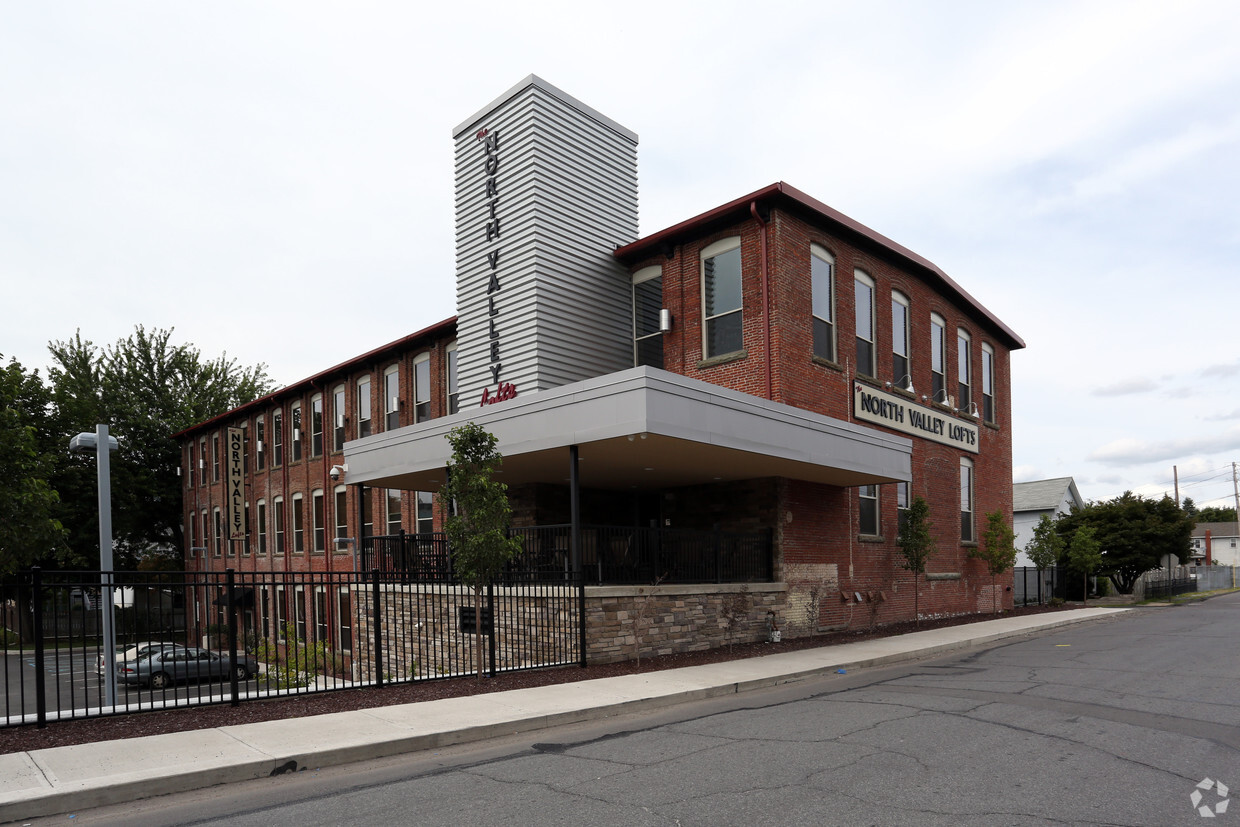 Community - North Valley Loft Apartments