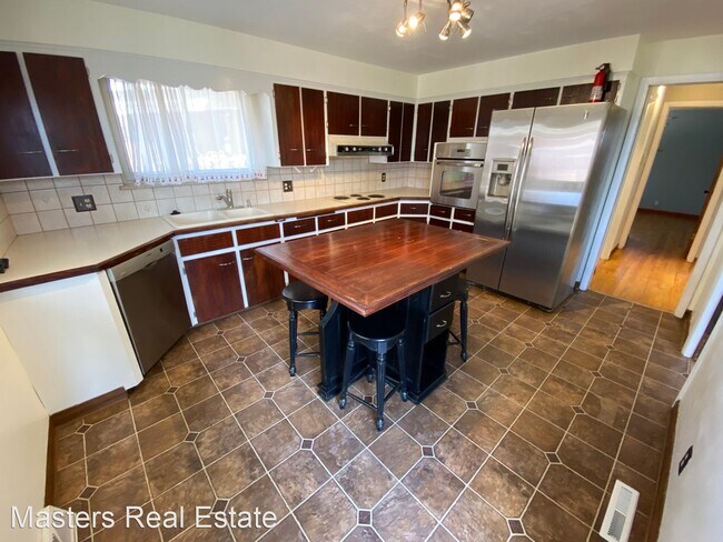 Foto del edificio - 3 br, 2 bath House - 2245 N Marshall St