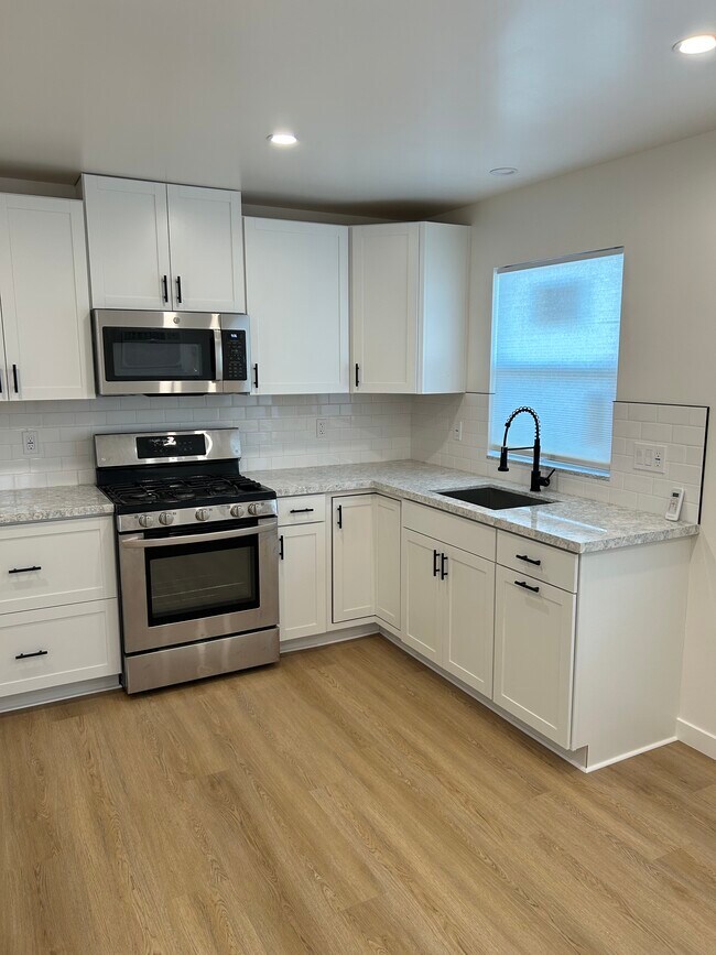 Kitchen/Living - 2762 Fallon Cir
