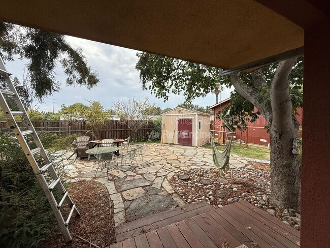 Foto del edificio - 1203 Stony Point Rd